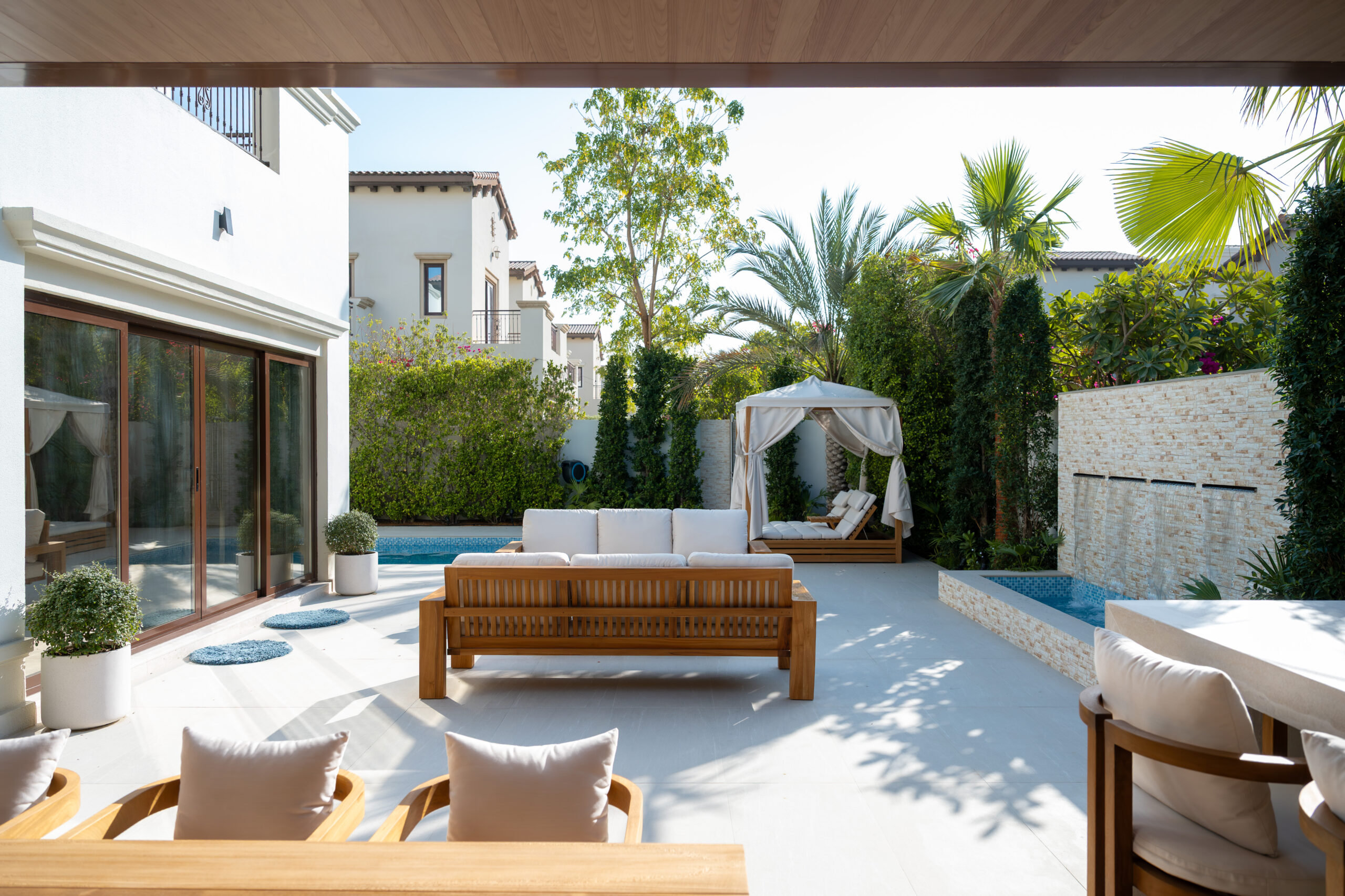 What to Expect When You Hire a Professional Landscaping Service in Dubai